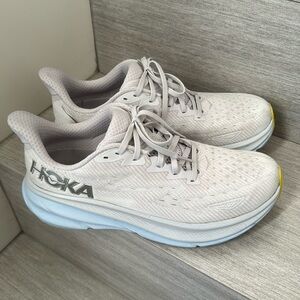 Hoka Clifton 9 women’s size 10